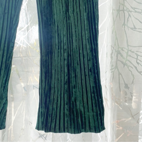 NBD Alena jewel green velvet pleated high waisted wide leg pants - Picture 6 of 11